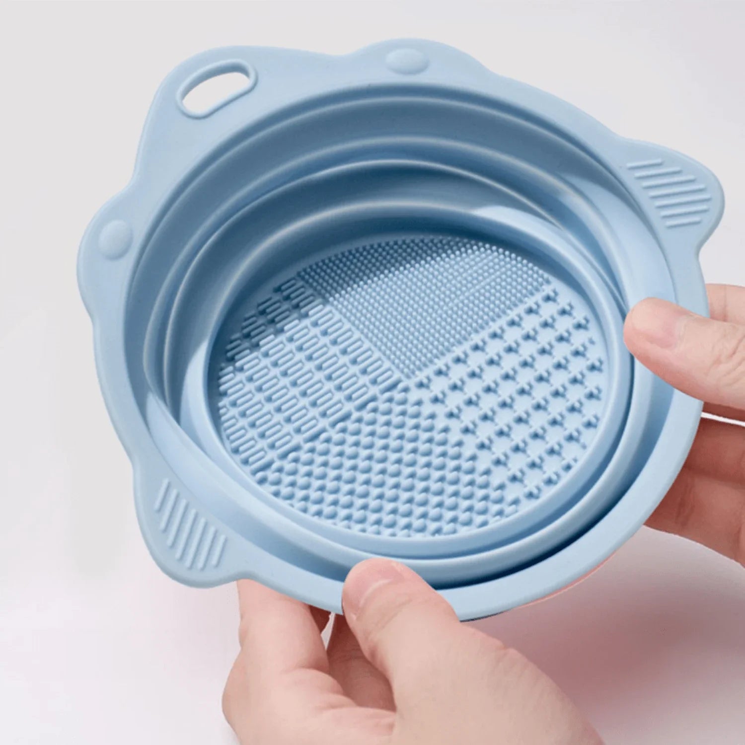 Silicone Makeup Tool Cleaning Bowl - Portable Folding Design